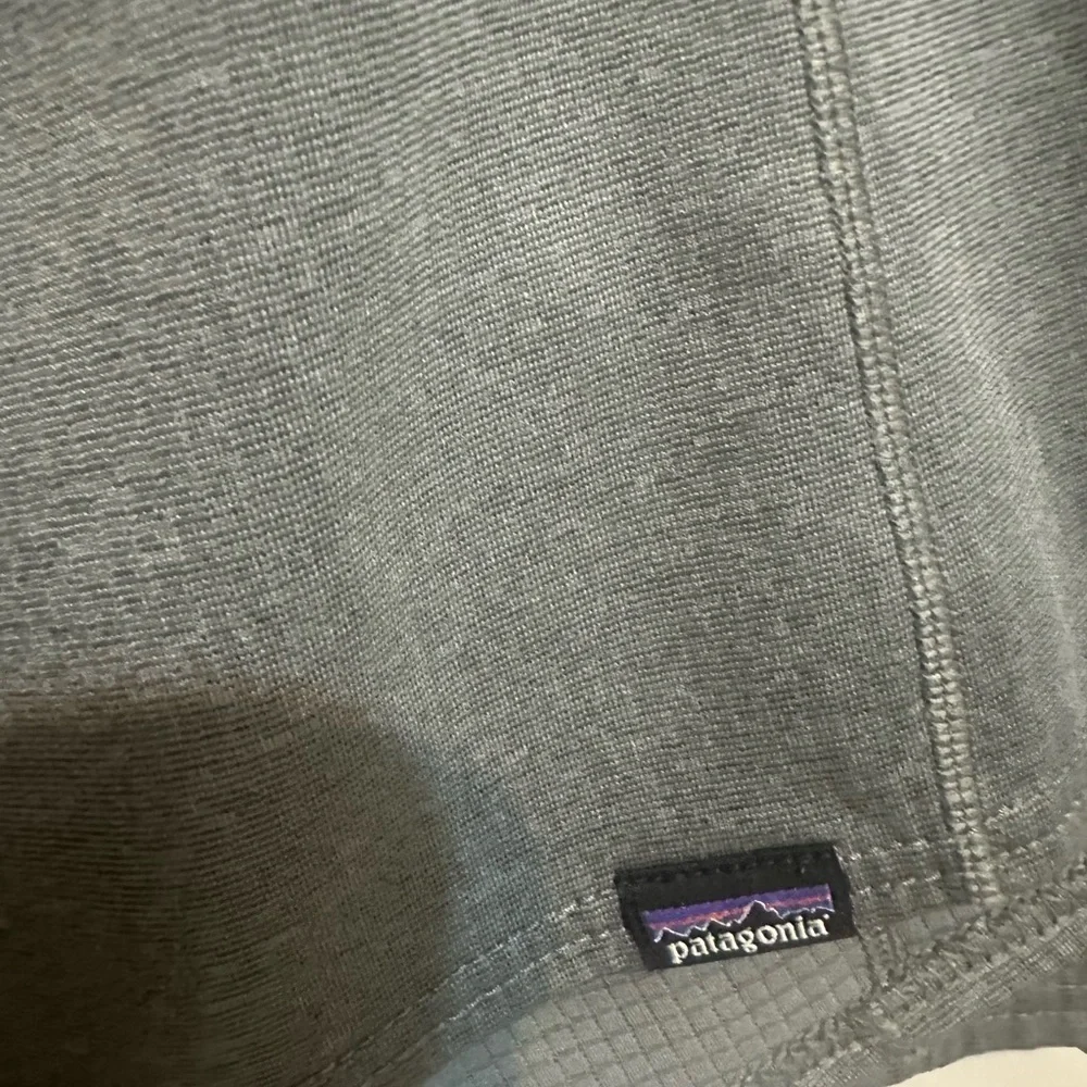 Patagonia Men's Dark Gray Swim Rash Guard